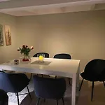 別荘 Sjarmerende Og Romslig Bolig, Omgitt Av Vakker