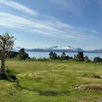 Sjarmerende Og Romslig Bolig, Omgitt Av Vakker 別荘