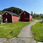 Sjarmerende Og Romslig Bolig, Omgitt Av Vakker 別荘 *