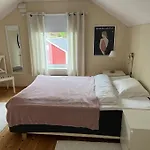 Sjarmerende Og Romslig Bolig, Omgitt Av Vakker モルデ
