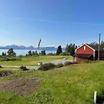 Sjarmerende Og Romslig Bolig, Omgitt Av Vakker モルデ