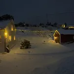 Sjarmerende Og Romslig Bolig, Omgitt Av Vakker * モルデ