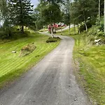 Sjarmerende Og Romslig Bolig, Omgitt Av Vakker 別荘 モルデ