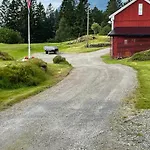 別荘 Sjarmerende Og Romslig Bolig, Omgitt Av Vakker *