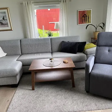 Sjarmerende Og Romslig Bolig, Omgitt Av Vakker Ferienhaus *