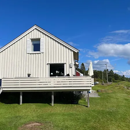 別荘 Sjarmerende Og Romslig Bolig, Omgitt Av Vakker