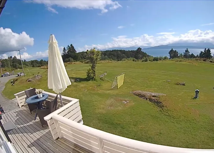 Casa vacanze Sjarmerende Og Romslig Bolig, Omgitt Av Vakker
