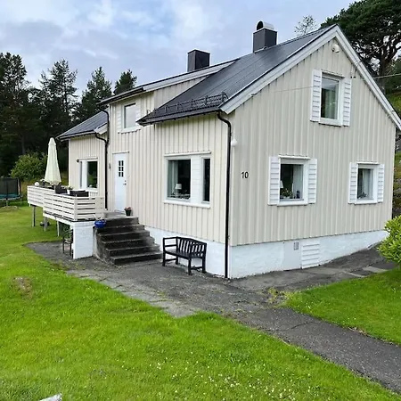 Sjarmerende Og Romslig Bolig, Omgitt Av Vakker * Molde